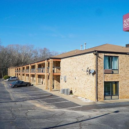 Southern Inn And Suites Spartanburg Εξωτερικό φωτογραφία