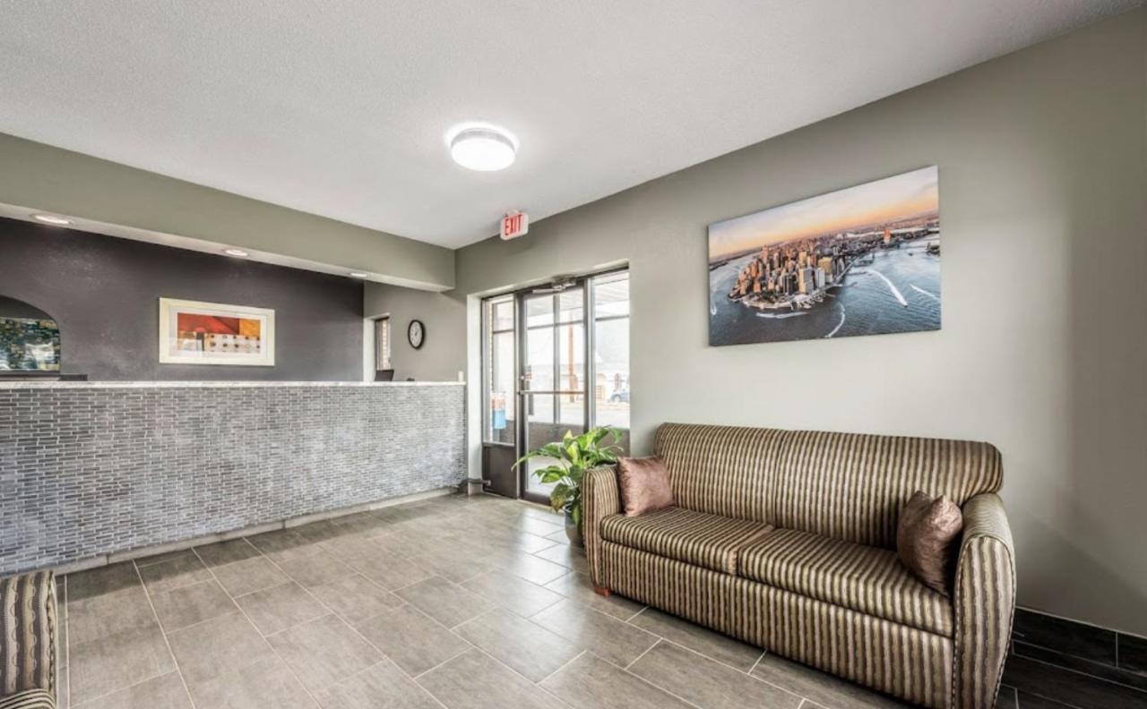 Southern Inn And Suites Spartanburg Εξωτερικό φωτογραφία