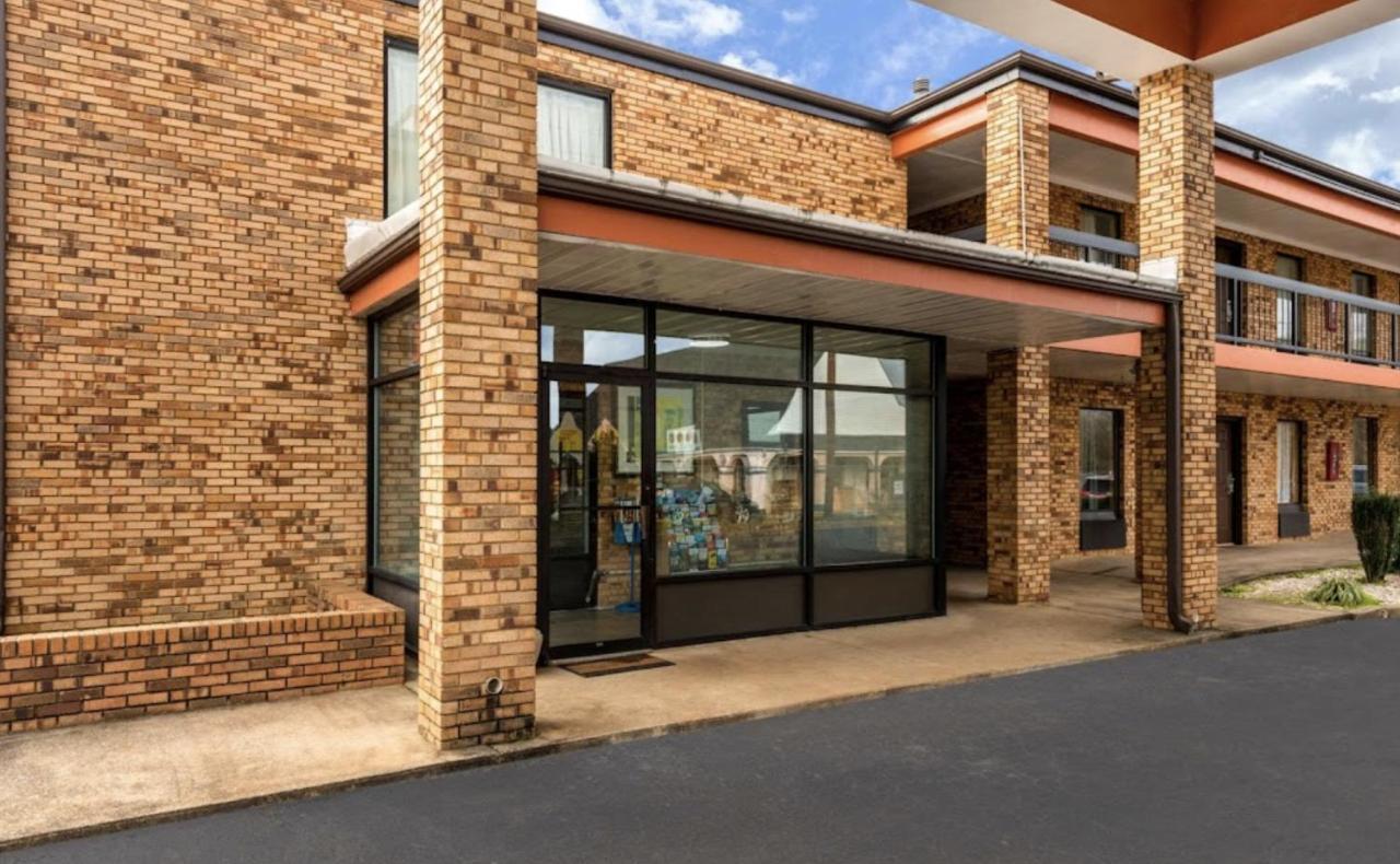 Southern Inn And Suites Spartanburg Εξωτερικό φωτογραφία