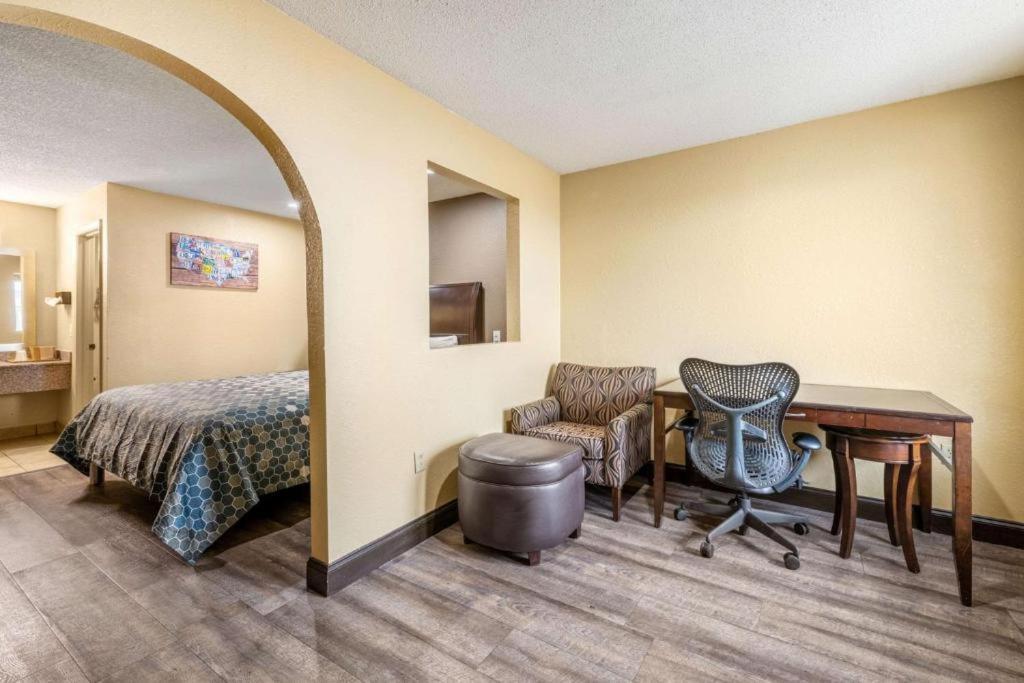 Southern Inn And Suites Spartanburg Εξωτερικό φωτογραφία