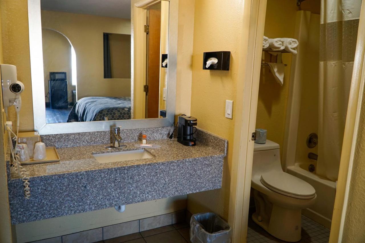 Southern Inn And Suites Spartanburg Εξωτερικό φωτογραφία